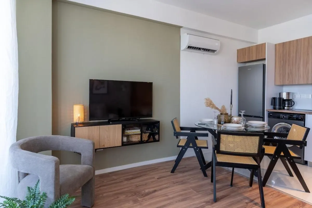 Apartment Luna - Homely Studio W Balcony In Larnaca